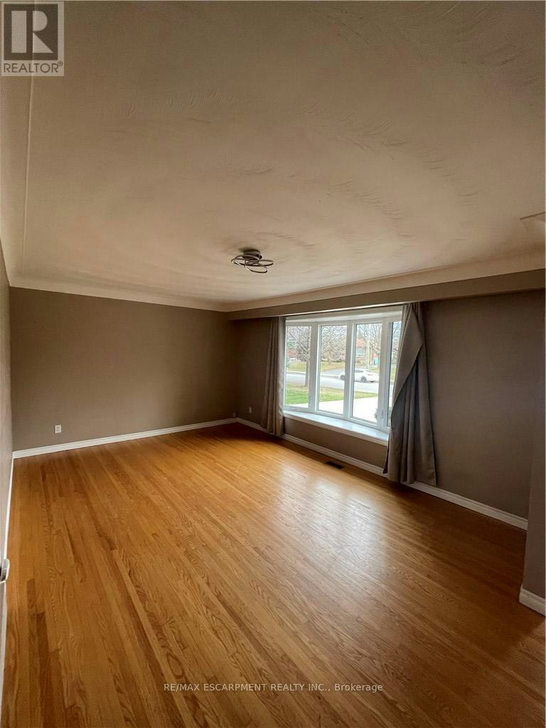 23 Woodsview Avenue W, Grimsby, ON, L3M 3S7 - 3