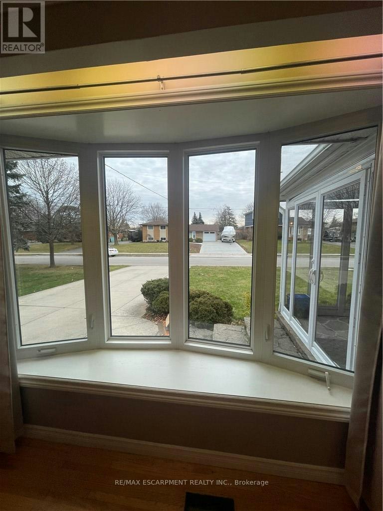 23 Woodsview Avenue W, Grimsby, ON, L3M 3S7 - 4