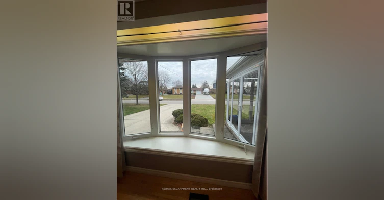 23 Woodsview Avenue W, Grimsby, ON, L3M 3S7 - 4