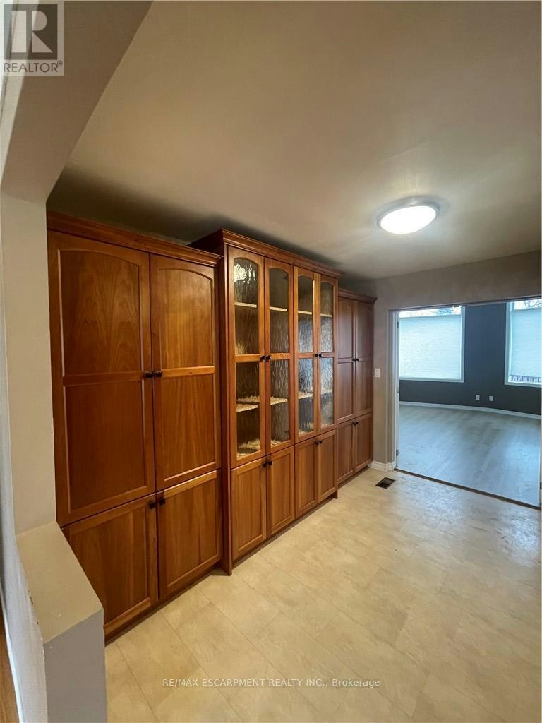 23 Woodsview Avenue W, Grimsby, ON, L3M 3S7 - 5