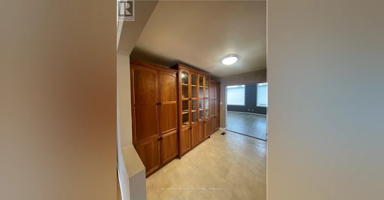 23 Woodsview Avenue W, Grimsby, ON, L3M 3S7 - 5