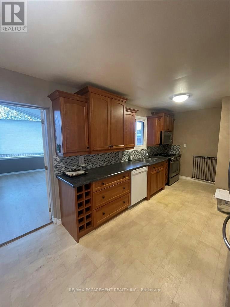 23 Woodsview Avenue W, Grimsby, ON, L3M 3S7 - 6