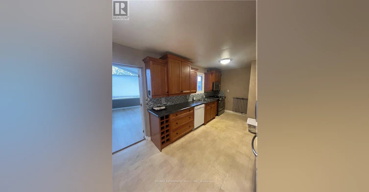 23 Woodsview Avenue W, Grimsby, ON, L3M 3S7 - 6