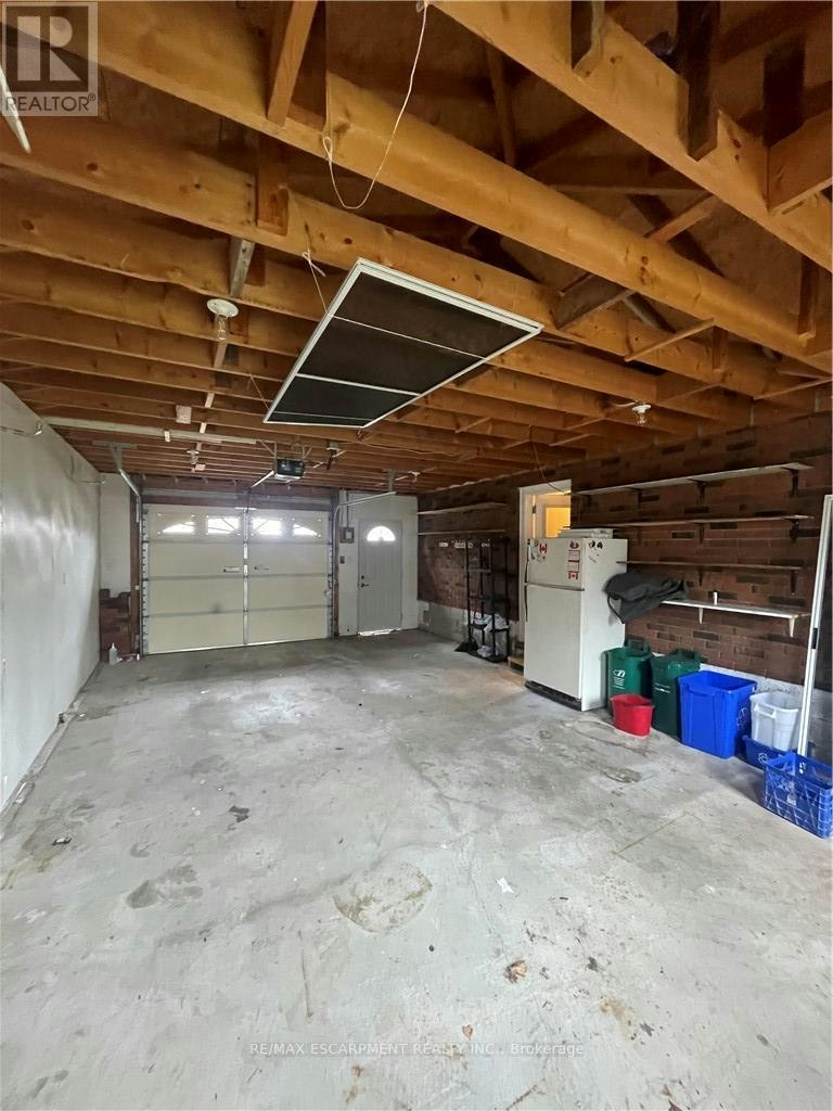 23 Woodsview Avenue W, Grimsby, ON, L3M 3S7 - 12
