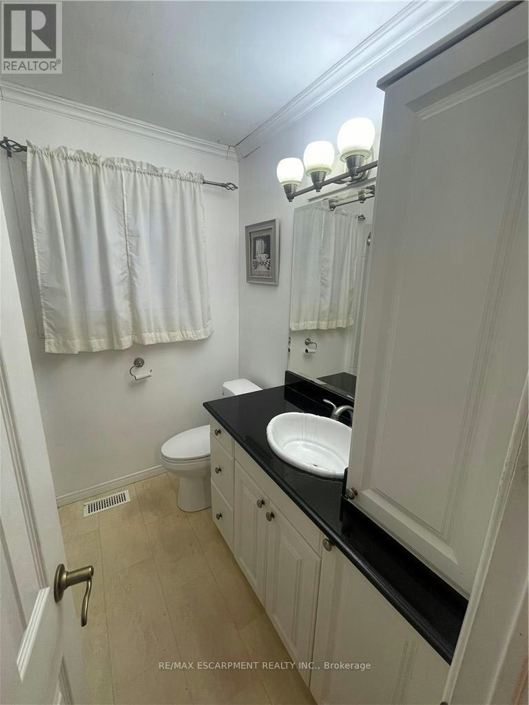 23 Woodsview Avenue W, Grimsby, ON, L3M 3S7 - 11