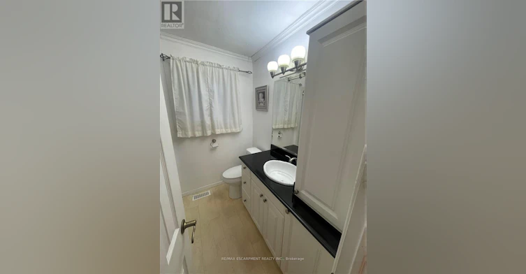 23 Woodsview Avenue W, Grimsby, ON, L3M 3S7 - 11