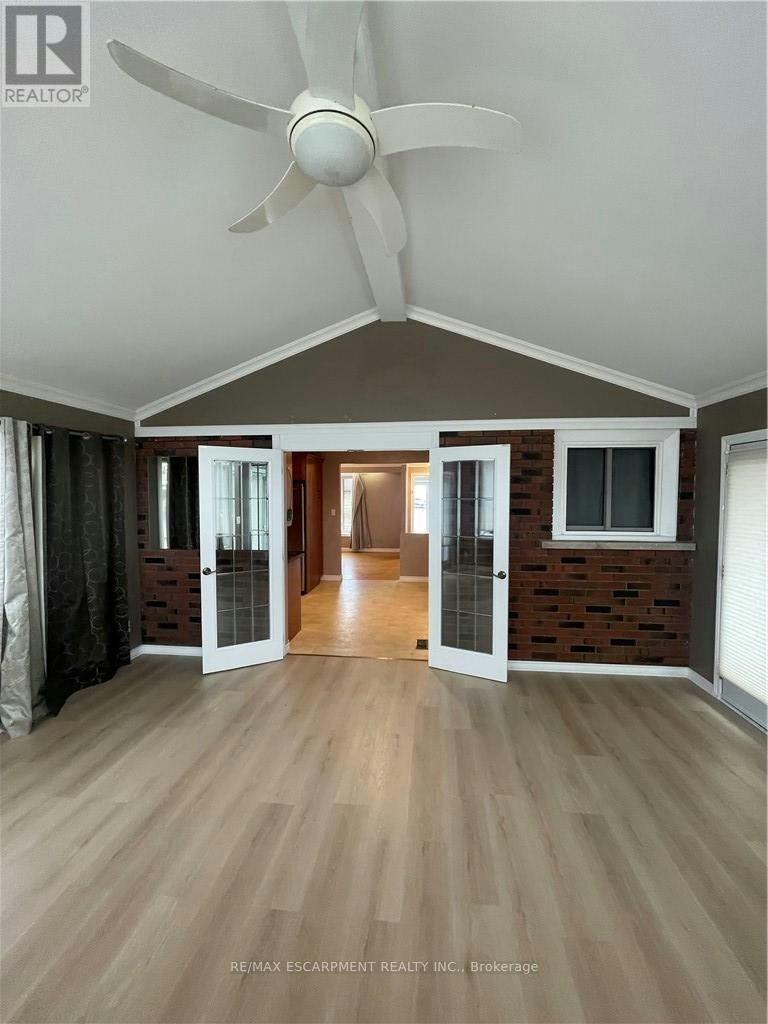 23 Woodsview Avenue W, Grimsby, ON, L3M 3S7 - 9