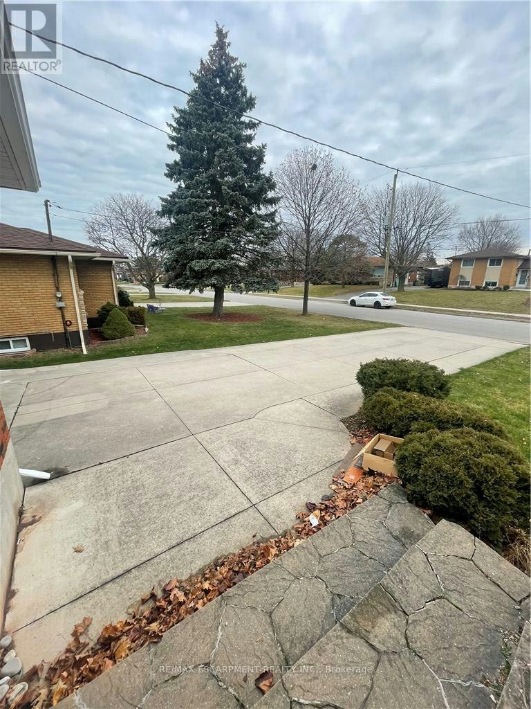 23 Woodsview Avenue W, Grimsby, ON, L3M 3S7 - 2
