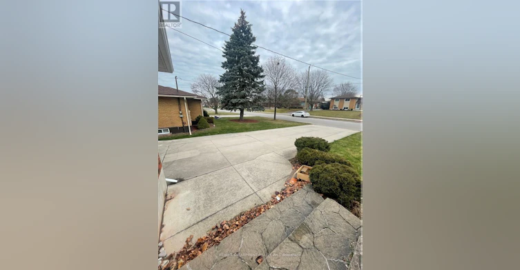 23 Woodsview Avenue W, Grimsby, ON, L3M 3S7 - 2