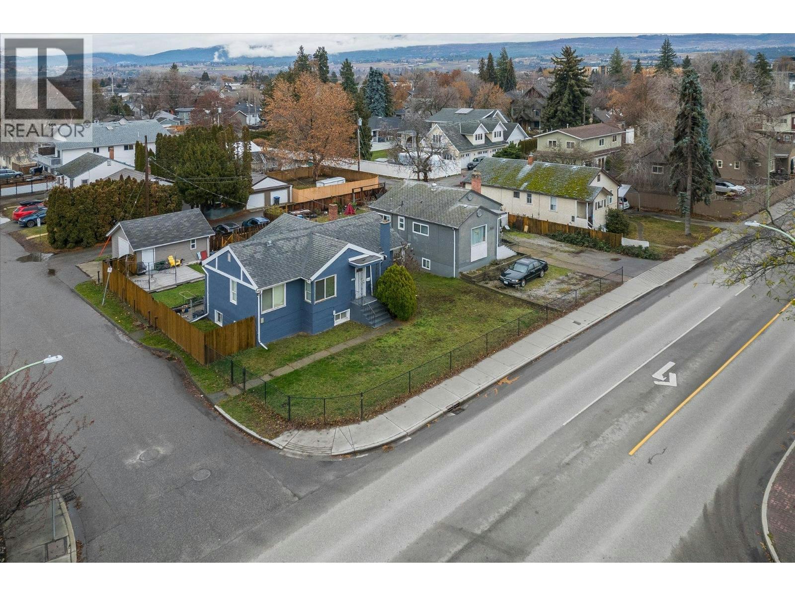 2415 Pandosy Street, Kelowna, BC, V1Y 1T7 - 26