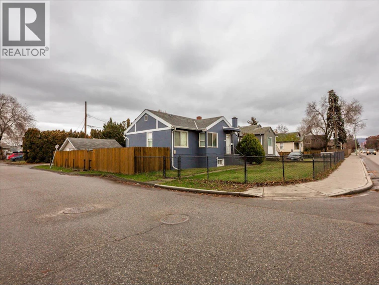 2415 Pandosy Street, Kelowna, BC, V1Y 1T7 - 25