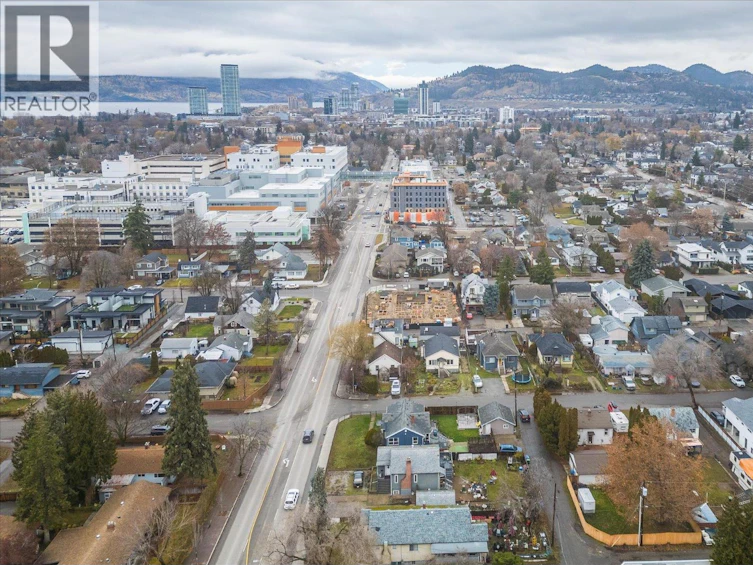 2415 Pandosy Street, Kelowna, BC, V1Y 1T7 - 10