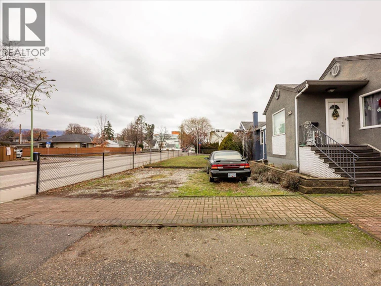 2415 Pandosy Street, Kelowna, BC, V1Y 1T7 - 18