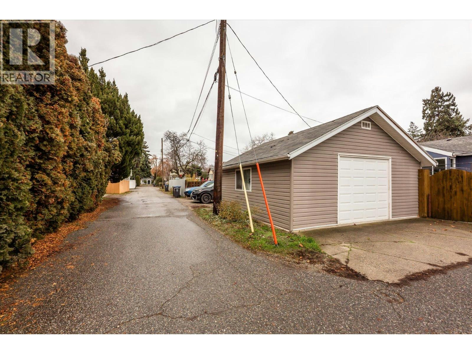 2415 Pandosy Street, Kelowna, BC, V1Y 1T7 - 23