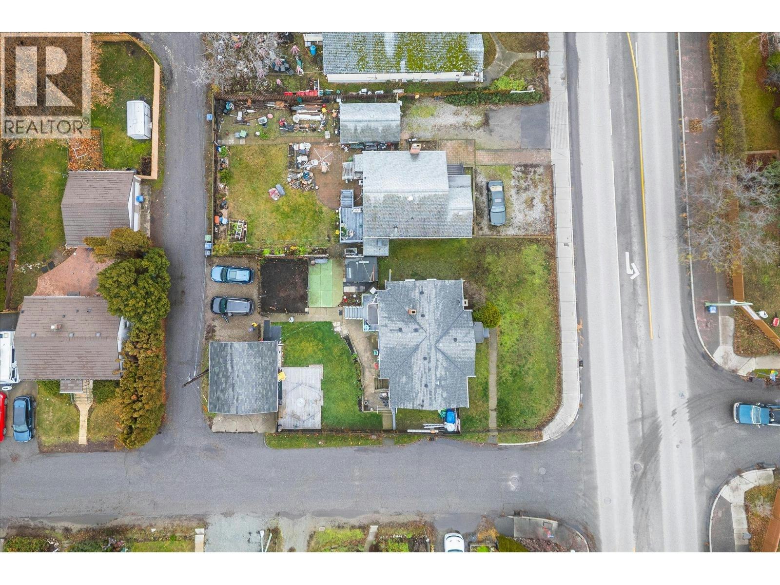 2415 Pandosy Street - 3