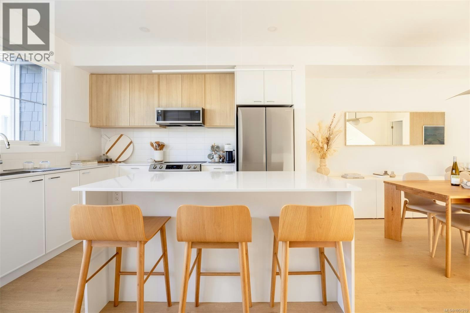 TH9-3450 Whittier Avenue, Saanich, BC, V8Z 3R2