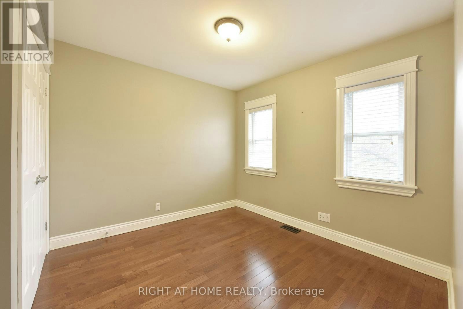 37 Rossland Avenue, Ottawa, ON, K2G 2K3 - 11