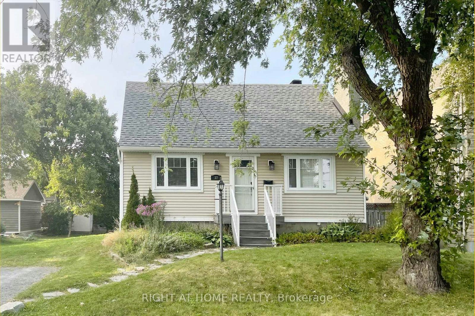 37 Rossland Avenue, Ottawa, ON, K2G 2K3