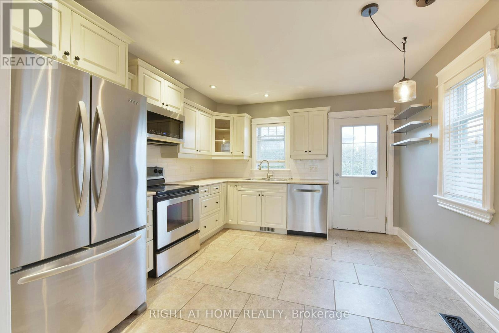 37 Rossland Avenue, Ottawa, ON, K2G 2K3 - 5