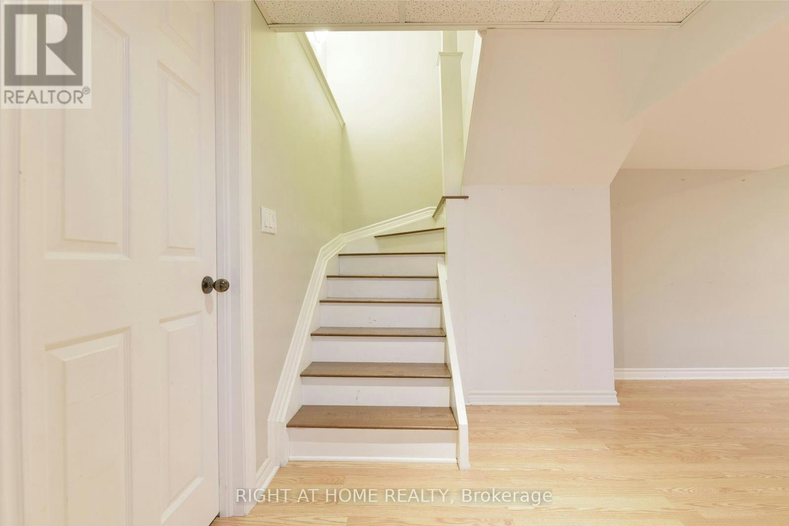 37 Rossland Avenue, Ottawa, ON, K2G 2K3 - 20