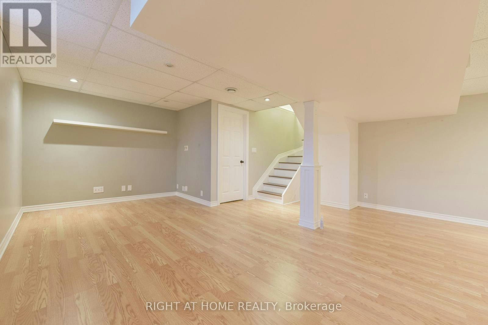 37 Rossland Avenue, Ottawa, ON, K2G 2K3 - 23
