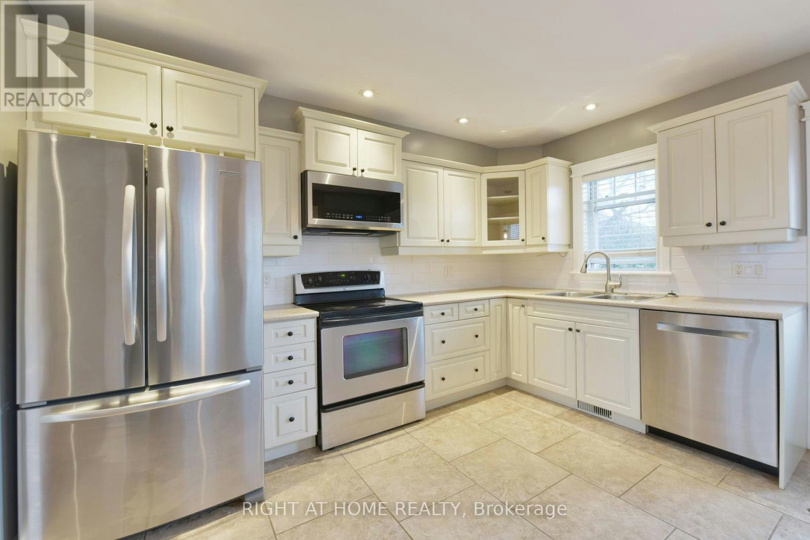 37 Rossland Avenue, Ottawa, ON, K2G 2K3 - 6
