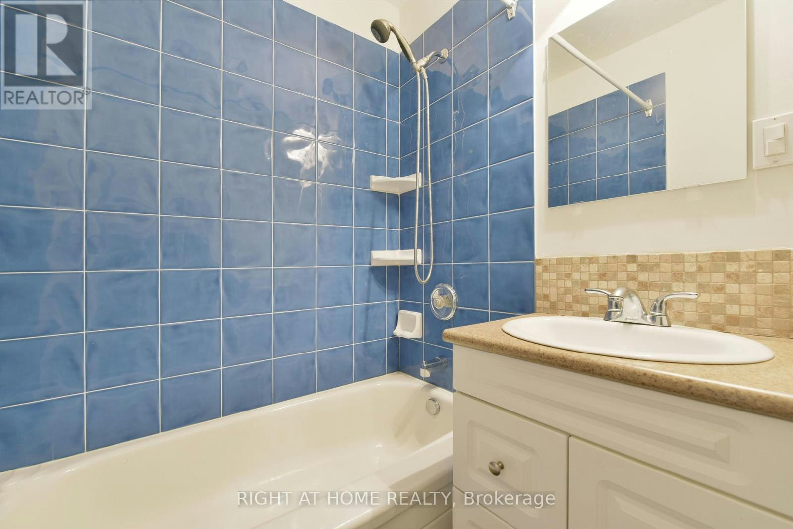 37 Rossland Avenue, Ottawa, ON, K2G 2K3 - 14