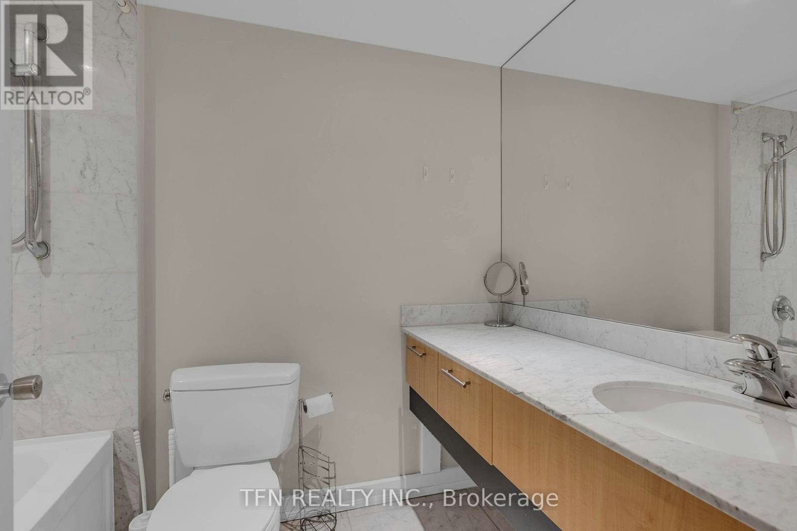 M22-350 Wellington Street W, Toronto, ON, M5V 3W9 - 14