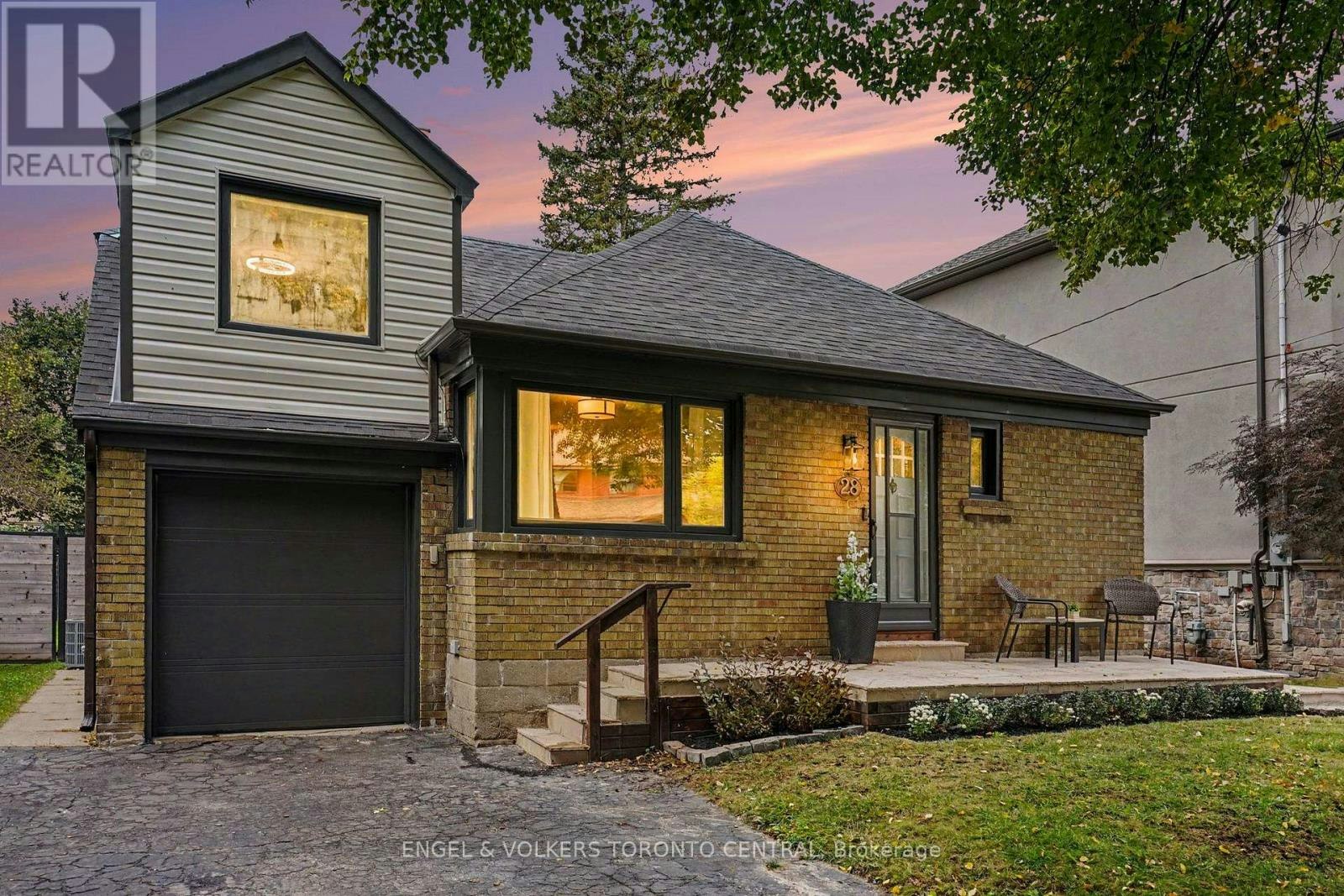 28 Inverleigh Drive, Toronto, ON, M8Y 3E3