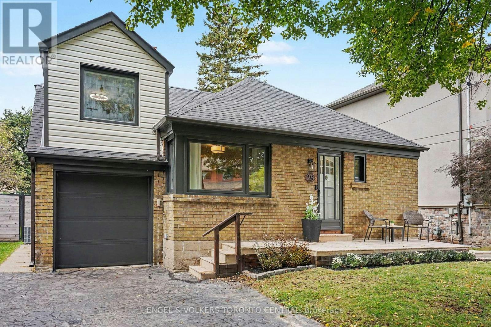 28 Inverleigh Drive, Toronto, ON, M8Y 3E3