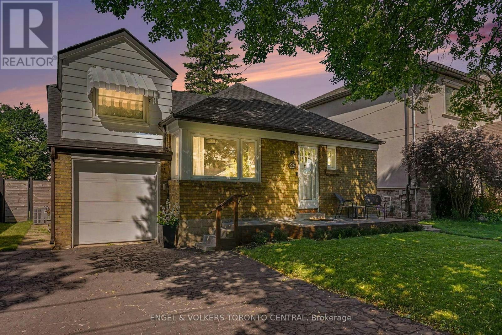 28 Inverleigh Drive, Toronto, ON, M8Y 3E3