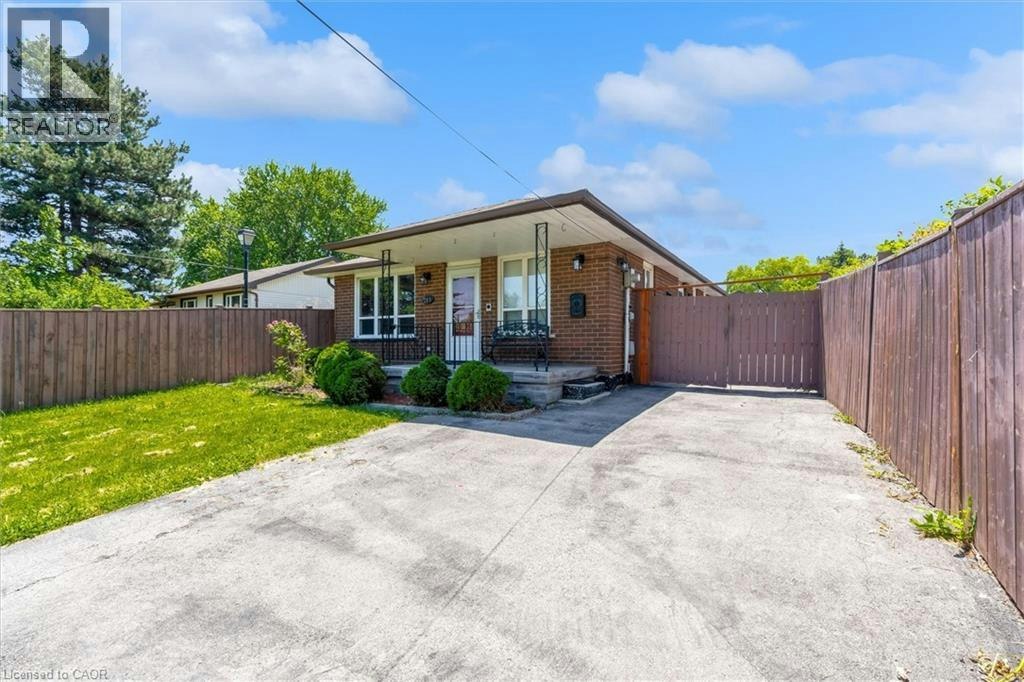 261 Limeridge Road W, Hamilton, ON, L9C 2V4