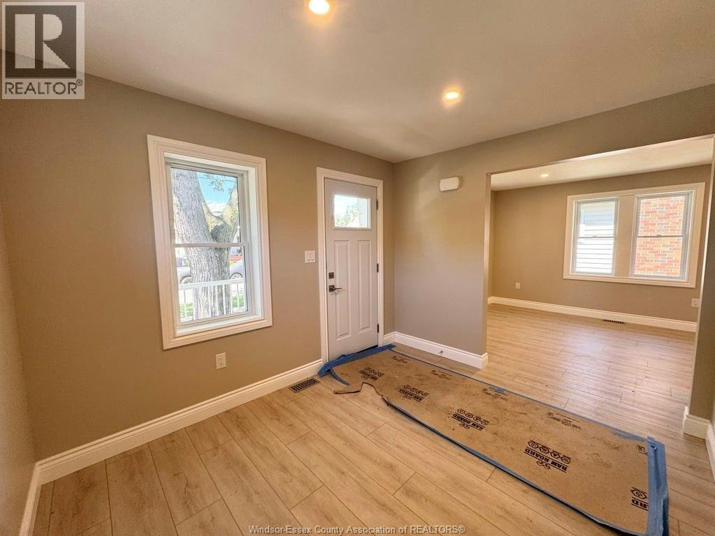 1296 Laurendeau Avenue, Windsor, ON, N8Y 4B5 - 4