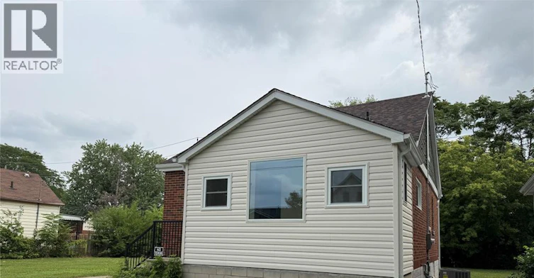 1290 Laurendeau Avenue, Windsor, ON, N8Y 4B5 - 4
