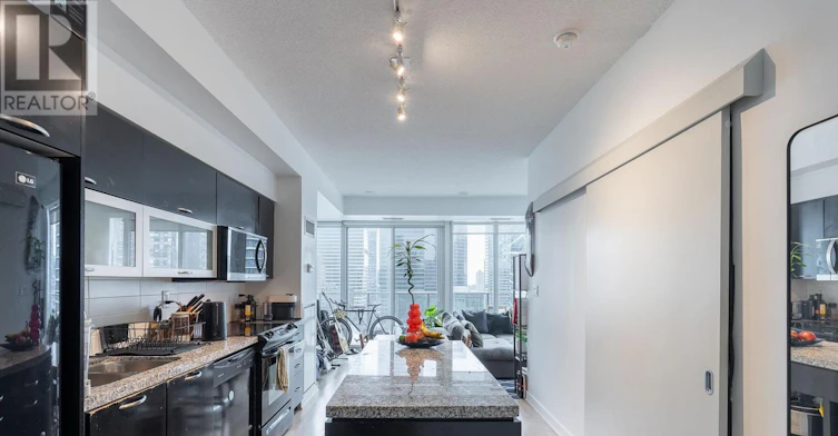 1803-126 Simcoe Street, Toronto, ON, M5H 4E6 - 2