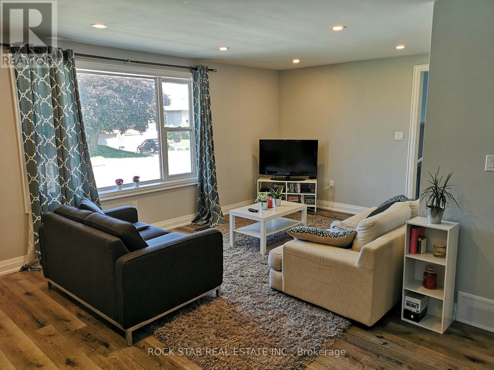 MAIN-258 Carson Drive, Hamilton, ON, L8T 2X7 - 2