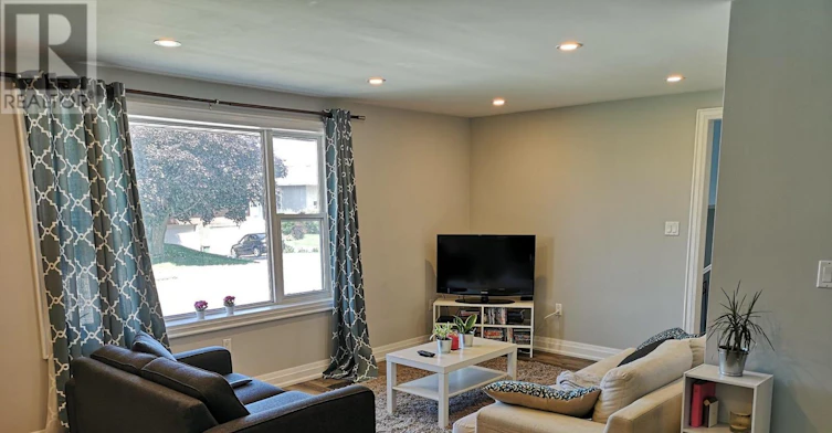 MAIN-258 Carson Drive, Hamilton, ON, L8T 2X7 - 2