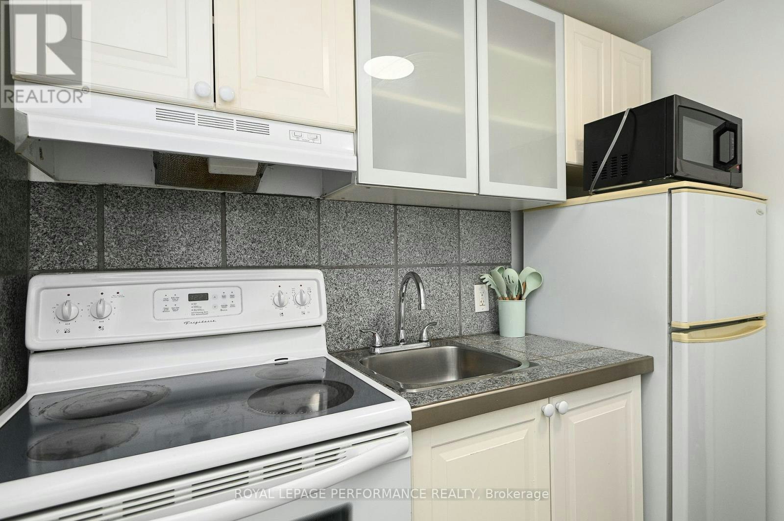 2-123 Pamilla Street W, Ottawa, ON, K1S 3K9 - 9