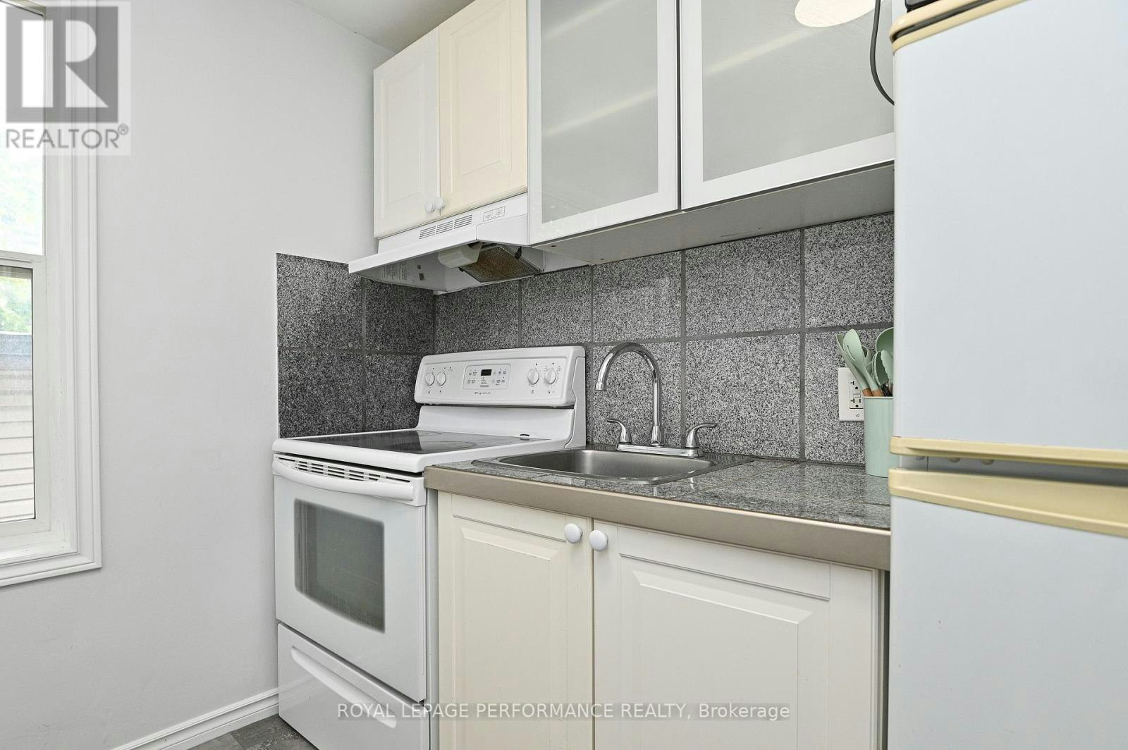 2-123 Pamilla Street W, Ottawa, ON, K1S 3K9 - 8