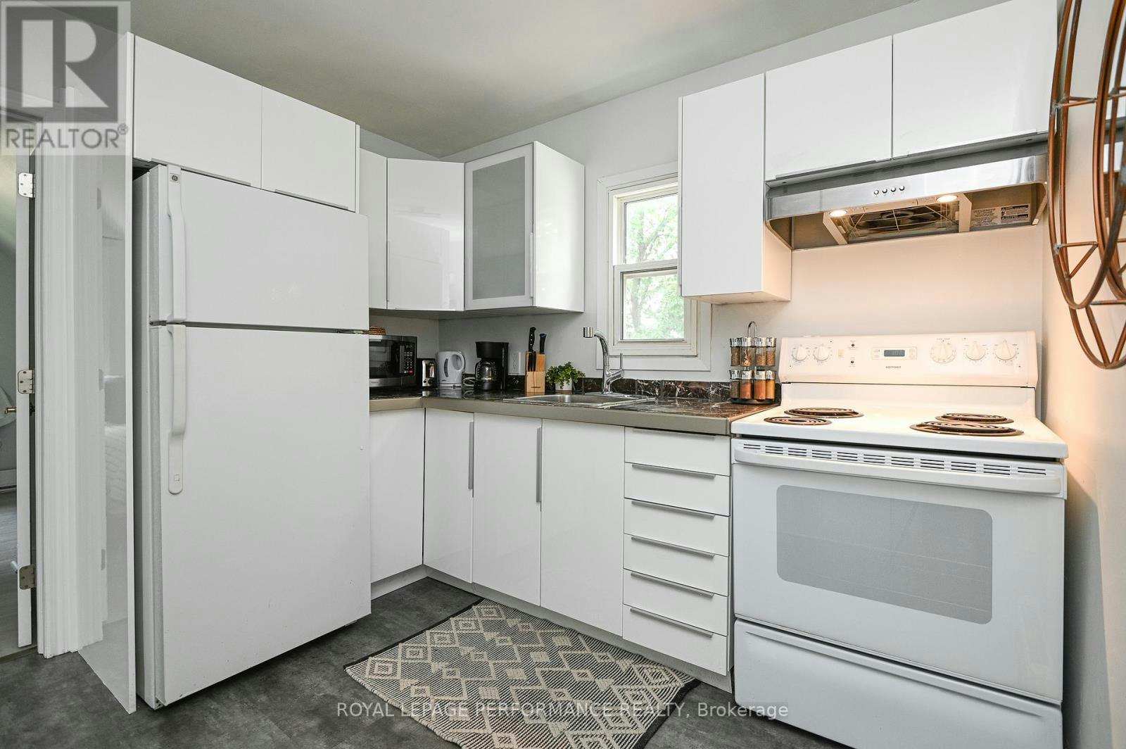 3-123 Pamilla Street, Ottawa, ON, K1S 3K9 3