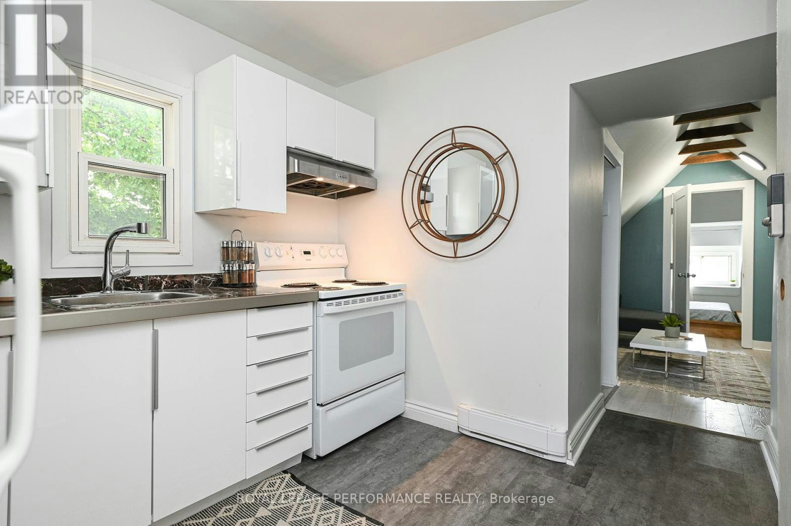 3-123 Pamilla Street, Ottawa, ON, K1S 3K9 5