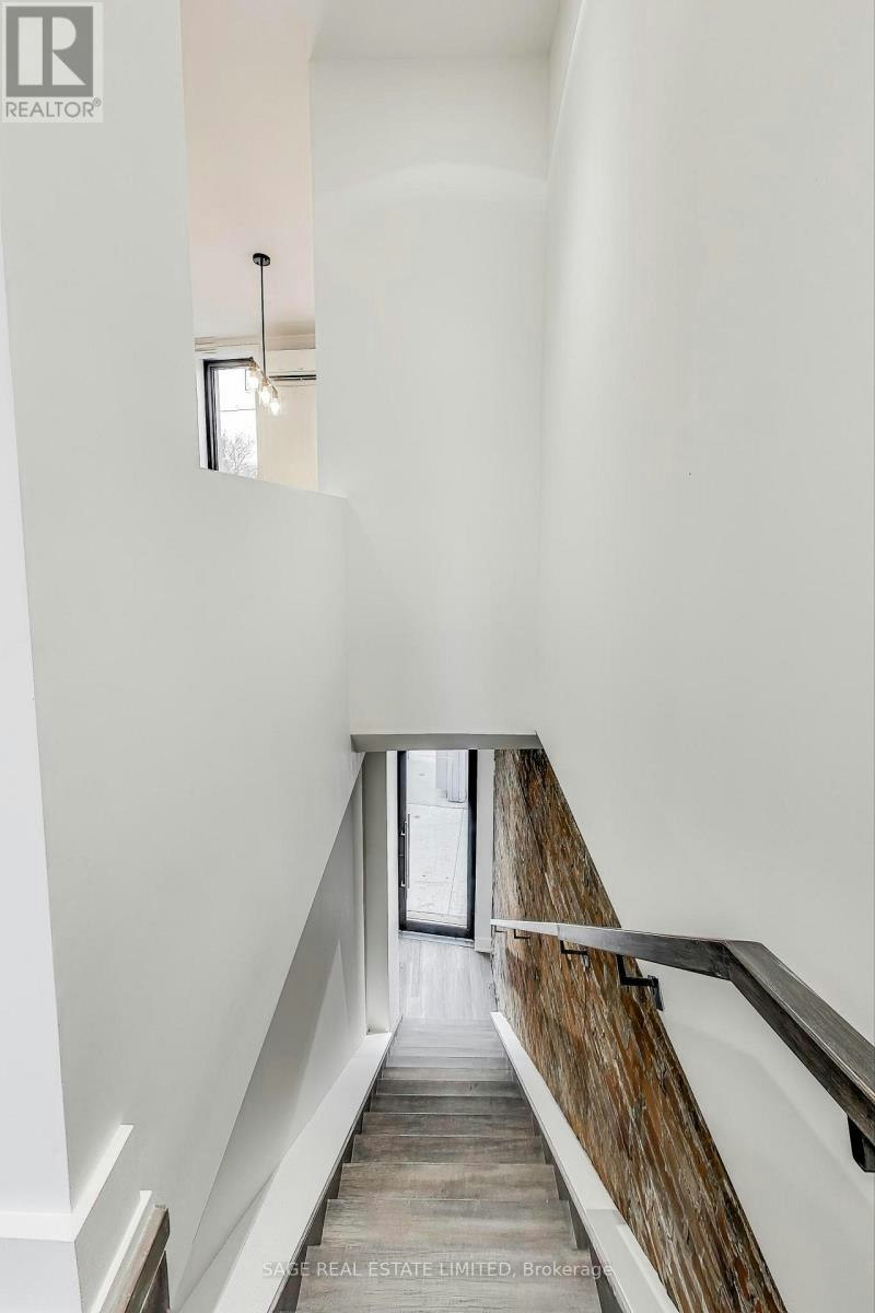 UPPER-2551 Yonge Street, Toronto, ON, M4P 2H9 - 3