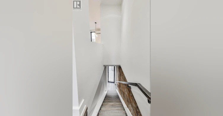 UPPER-2551 Yonge Street, Toronto, ON, M4P 2H9 - 3