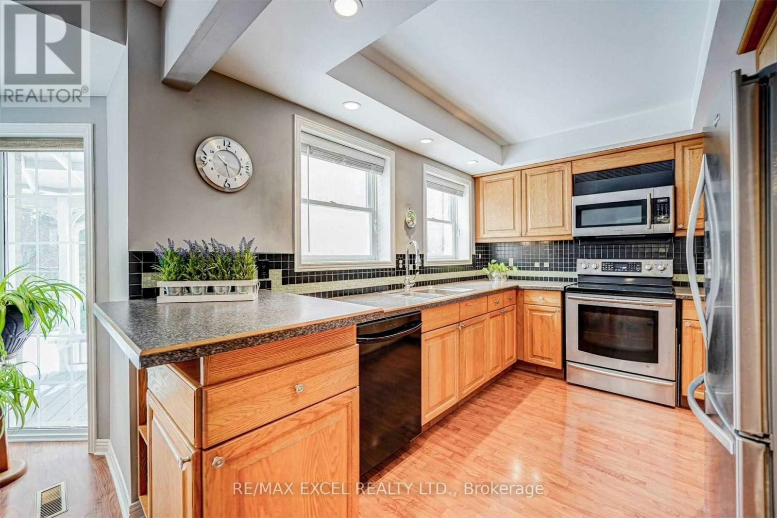 36 Hedgewood Drive, Markham, ON, L3R 6J6 - 8