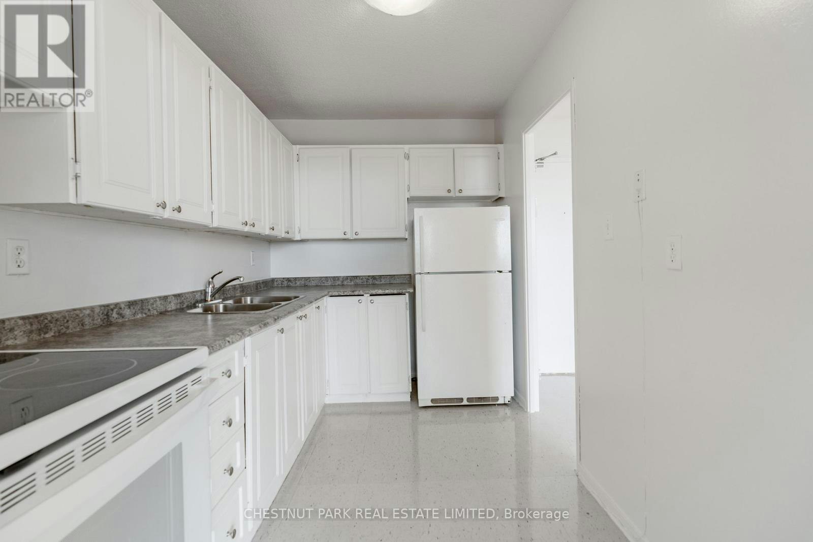 1412-150 Lakeshore Road W, Mississauga, ON, L5H 3R2 - 10