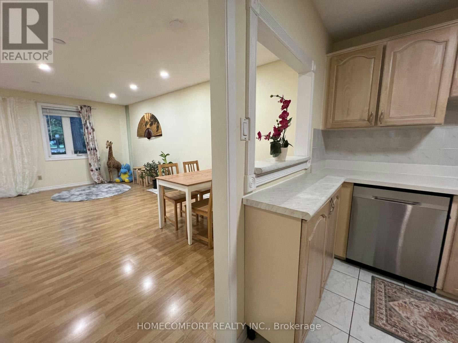 108 Freshmeadow Drive, Toronto, ON, M2H 2P8 - 4