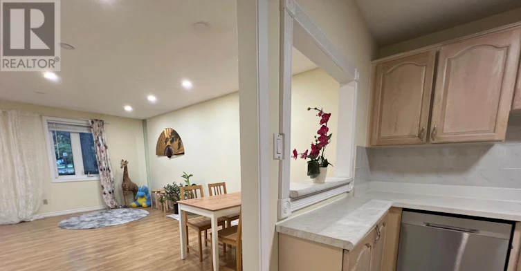 108 Freshmeadow Drive, Toronto, ON, M2H 2P8 - 4