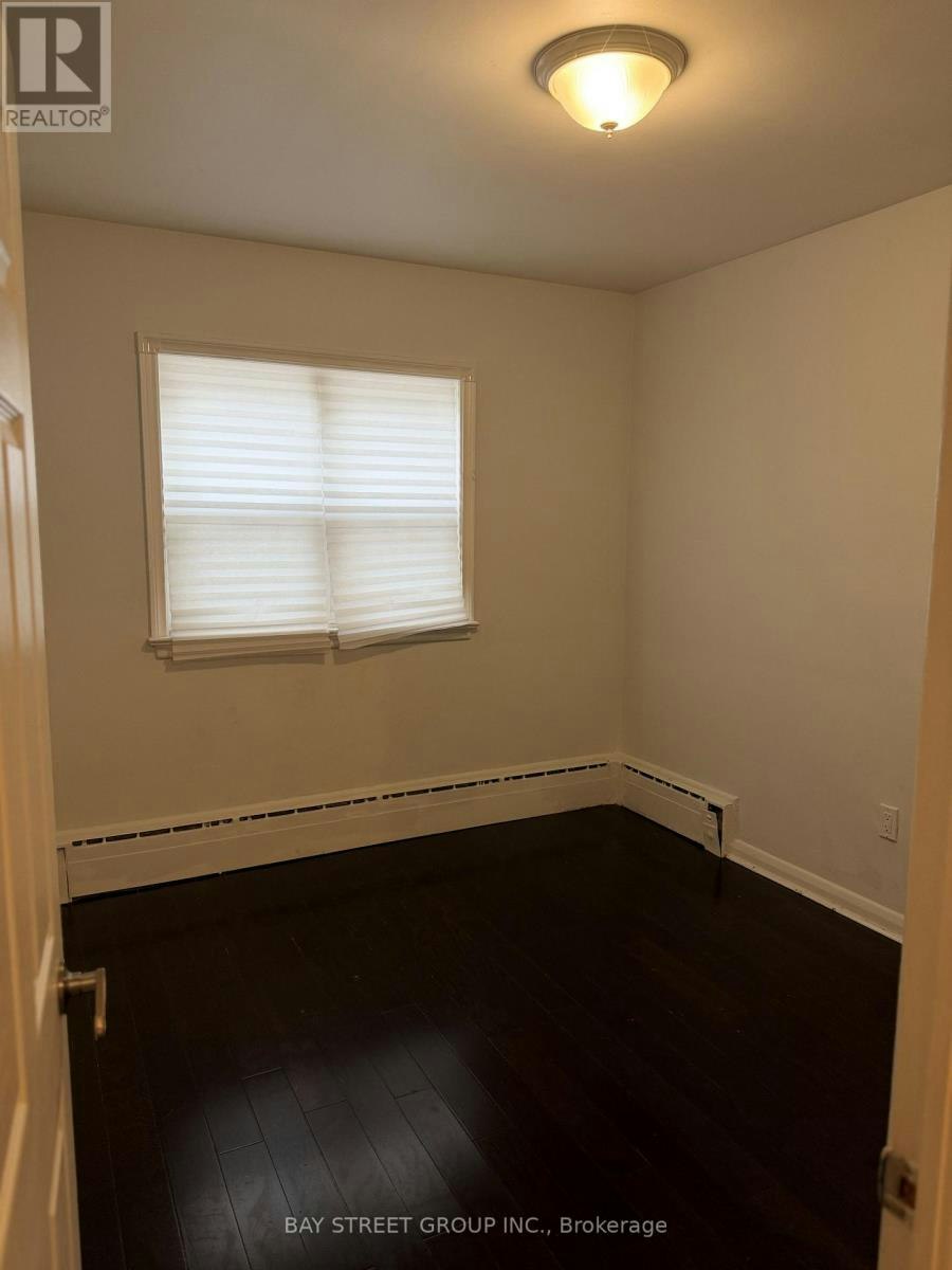 MAIN Floor 2 Rowley Avenue, Toronto, ON, M4P 2S8 - 10