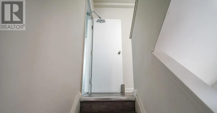 MAIN Floor 2 Rowley Avenue, Toronto, ON, M4P 2S8 - 12