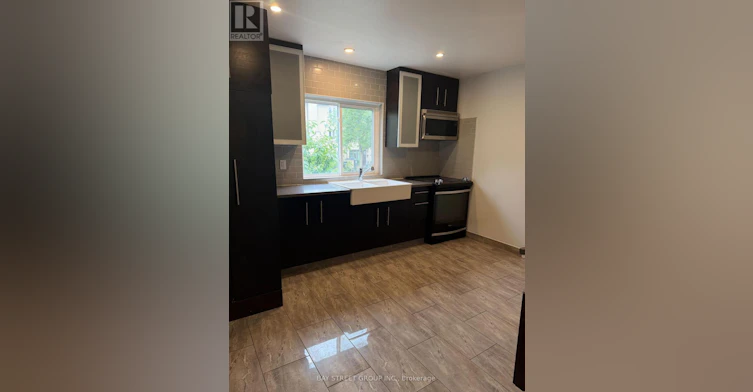 MAIN Floor 2 Rowley Avenue, Toronto, ON, M4P 2S8 - 7